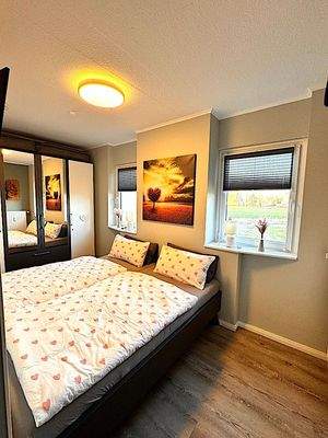 Geräumiges Schlafzimmer.jpg