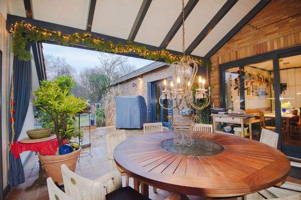 Teilüberdachte Terrasse