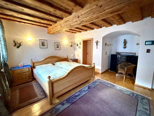 Schlafzimmer EG mit angr. Badezimmer