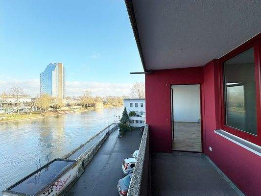 großer Balkon mit tollem Ausblick