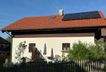 Seitenansicht mit PV-Anlage