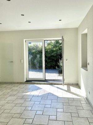 Blick von Küche zur Terrasse