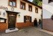 HAUS 30 | Seiteneingang Gasthaus 