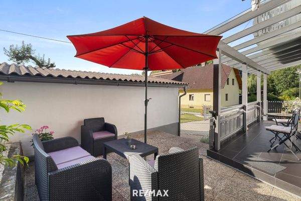 Terrasse beim Eingang