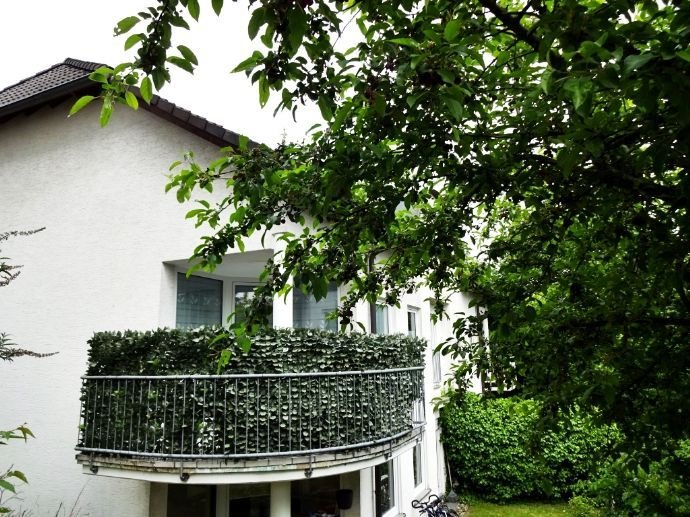 TOP 2,5-Zimmer Dachgeschosswohnung im 6-Familienhaus mit Balkon in Herdecke-Westende zu verkaufen