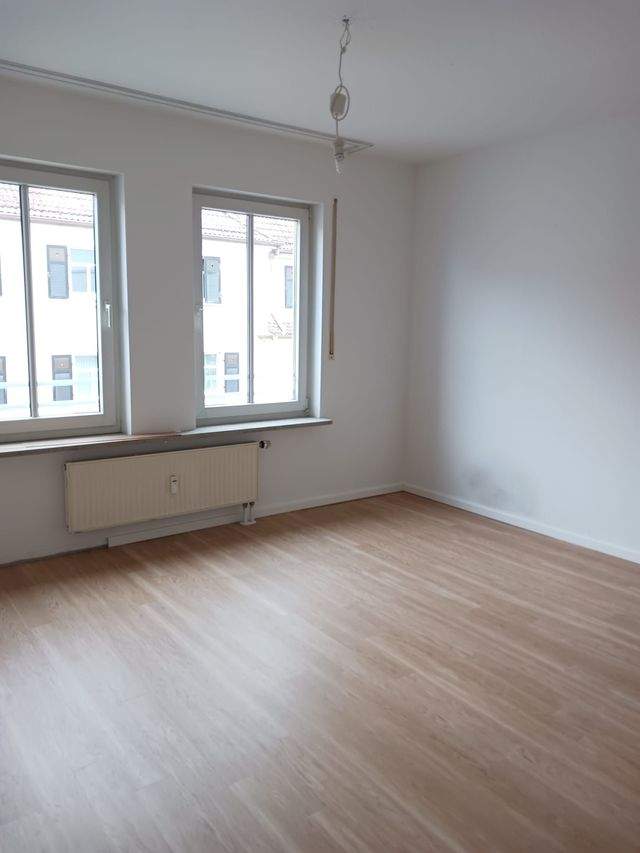 Zentrale 2-Zimmer-Wohnung mit Einbauküche und TG-Stellplatz - Photo 2
