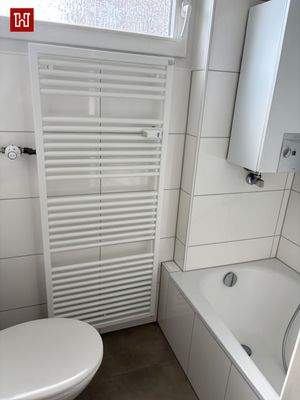 .. Tageslichtbad mit Wanne !