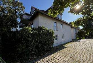 Blick auf das Mehrfamilienhaus