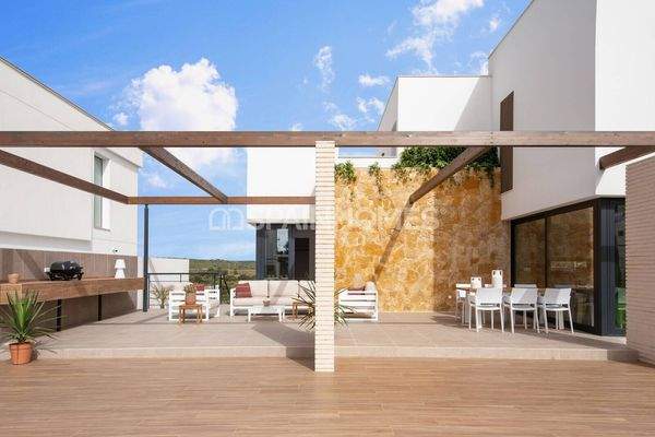 4-Bedroom Detached Properties Close to Beach in Orihuela