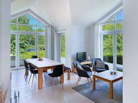 Schöner Wohn-und Essbereich mit Terrassenzugang