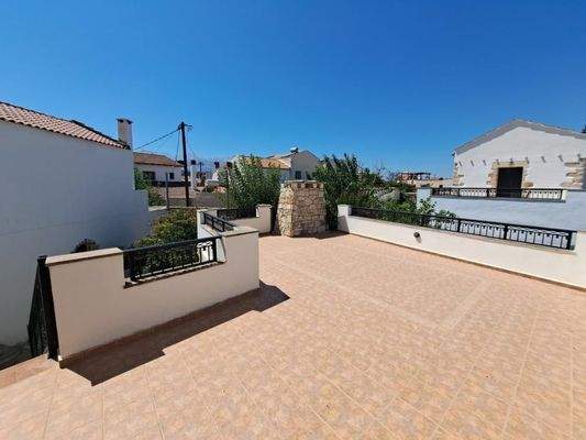 Kreta, Douliana: Renoviertes Steinhaus mit Pool und Garten zu verkaufen