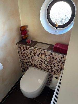 Hochwertiges WC im EG.jpg