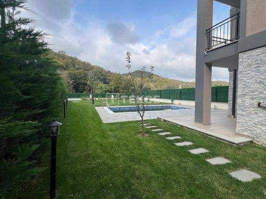 Triplex Villa with Pool and Garden Near the Beach in Şile Istanbul