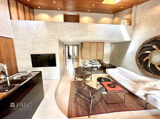 Wohnzimmer mit offener Küche