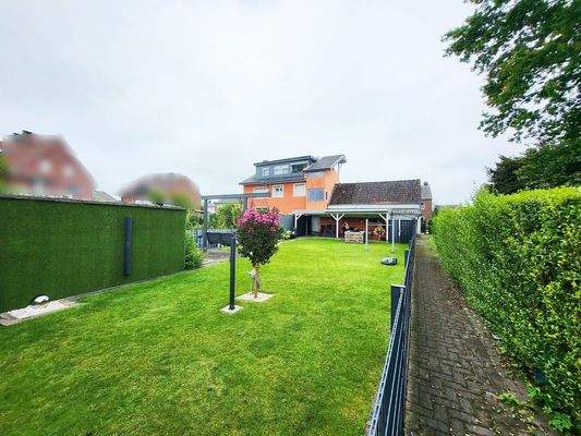 Rückansicht mit Garten EG