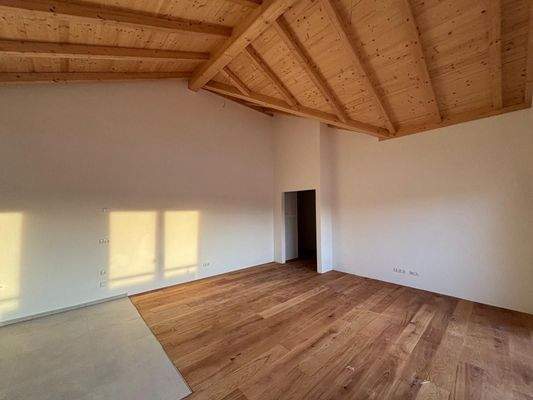 Wohn-Essbereich mit Küche (1).jpeg