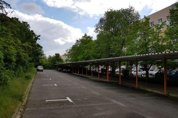 Stellplätze und Carports