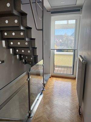 OG Balkon Richtung Garten.jpg