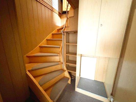 Treppenaufgang zum DG