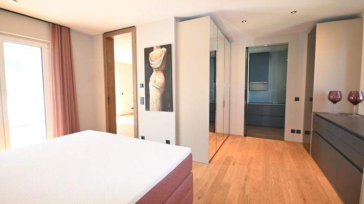 Schlafzimmer mit eigenem Bad…