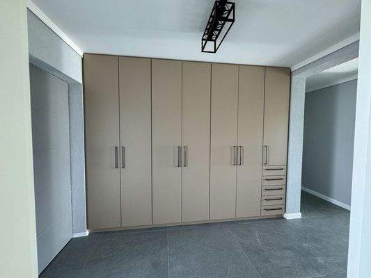 Garderobenschrank