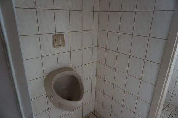 Vorderhaus, 1. OG, unrenoviert 