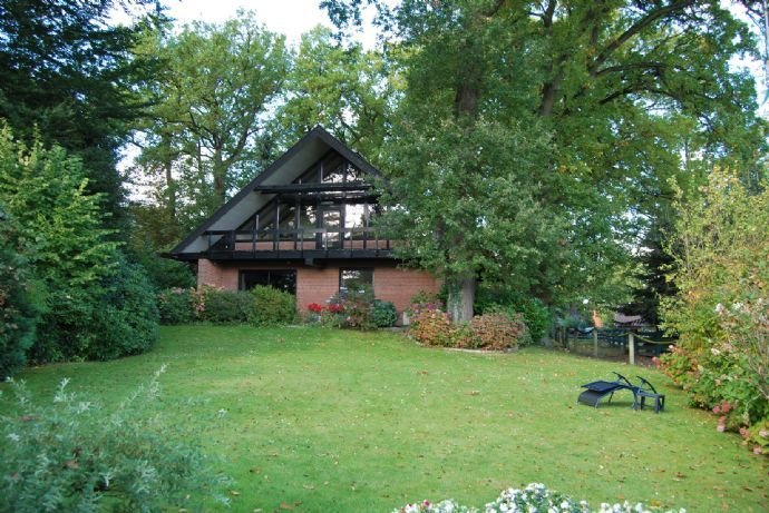 Einfamilienhaus mit viel Platz für die große Familie, großes Grundstück mit eigenem Pferdestall.