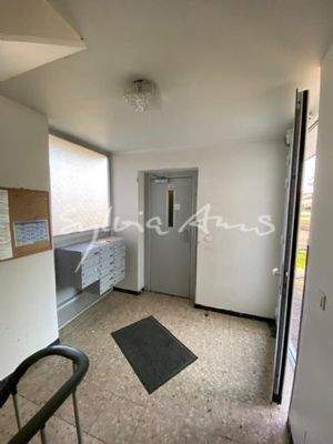 Haupteingang mit Aufzug