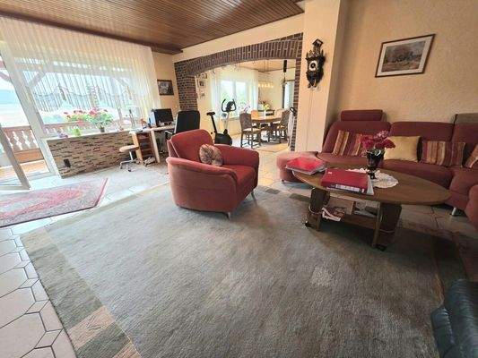 EG Wohnzimmer mit Zugang Balkon