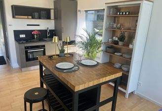 ...mit Essbereich und...