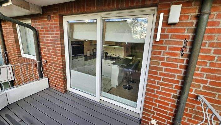 Balkon vor Wohnzimmer + Küche