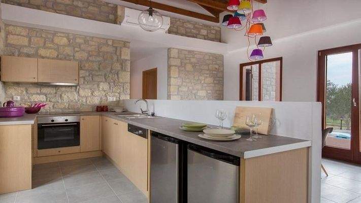 Kreta, Kirianna: Geräumige Villa mit Pool und Dachterrasse zu verkaufen