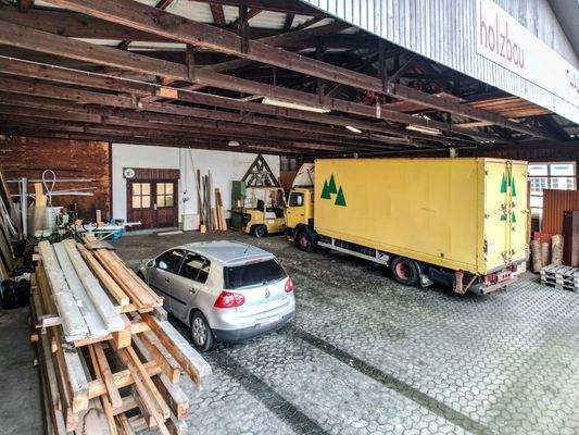 überdachte Lagefläche.jpg