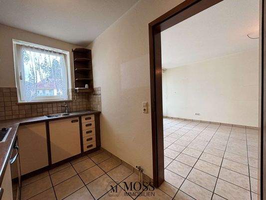 Küche, Blick ins Wohnzimmer