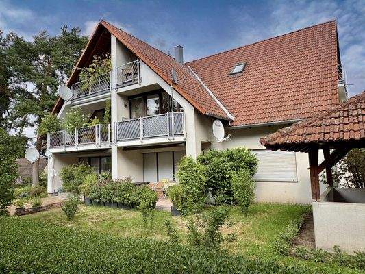 Blick aufs Haus vom Garten