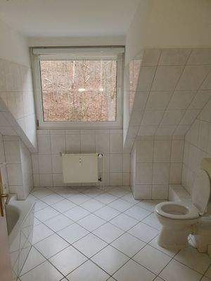 Badezimmer mit Fenster