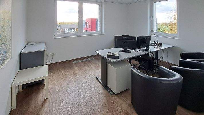 Büro 1.jpg