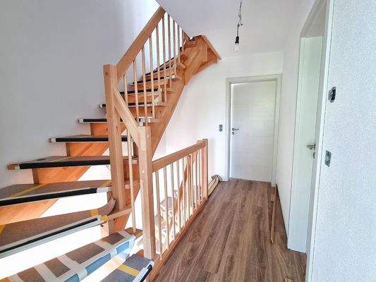 Treppenaufgang z. 2. OG