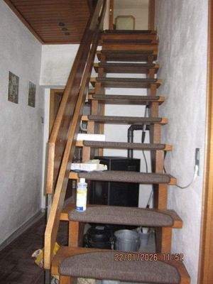 EG, Treppe zum OG.JPG
