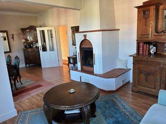 Wohnzimmer mit Kamin