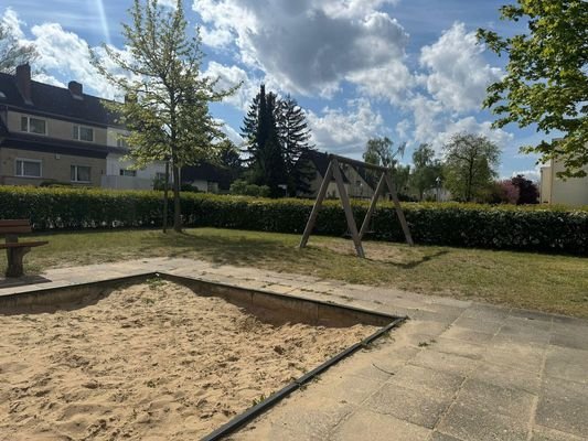 Spielplatz mit Sandkasten