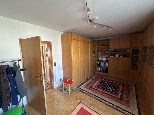 Ankleide/Schlaf- oder Kinderzimmer