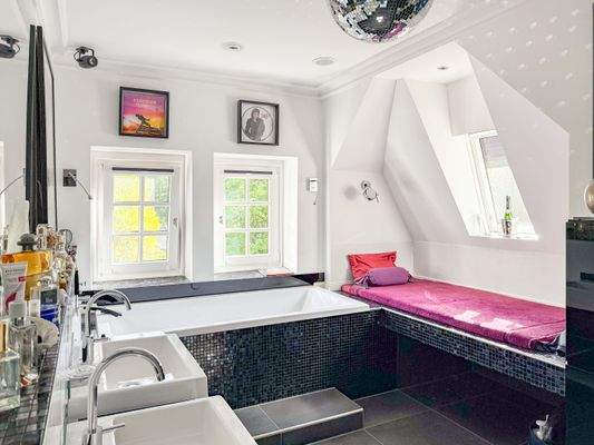 Badezimmer mit Wärmeliege 