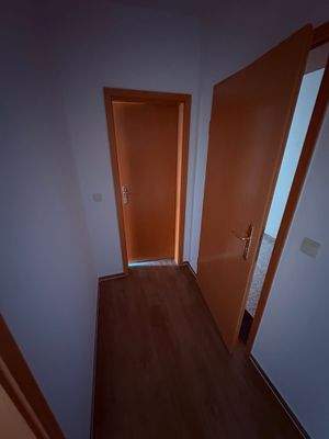 Flur; Tür Bad gerade