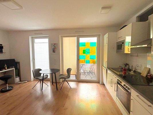 Helle moderne Küche