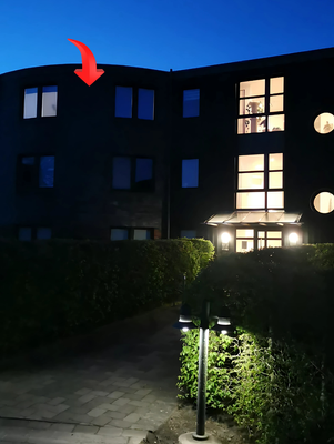 Uferstraße bei Nacht