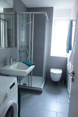 Badezimmer mit Fenster