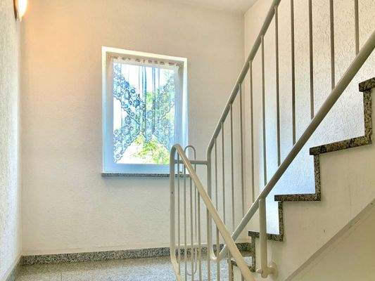 Geräumiges Treppenhaus