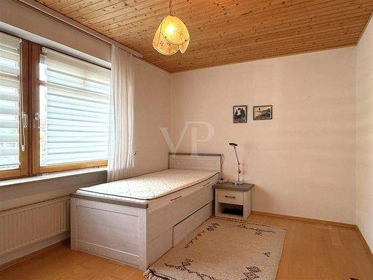 Zimmer I - - rechtes Haus