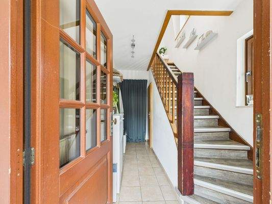 Flur - Treppe - Lütt Immobilien - Malente